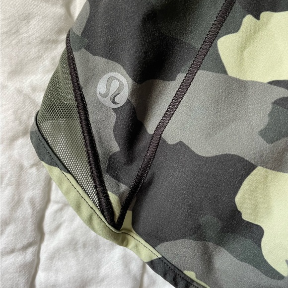 RARE!! Camo Lululemon shorts size 0 and 4” inseam ! - Picture 3 of 4